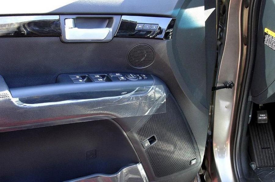  Kia Borrego 2009 года  (фото 100 из 345)